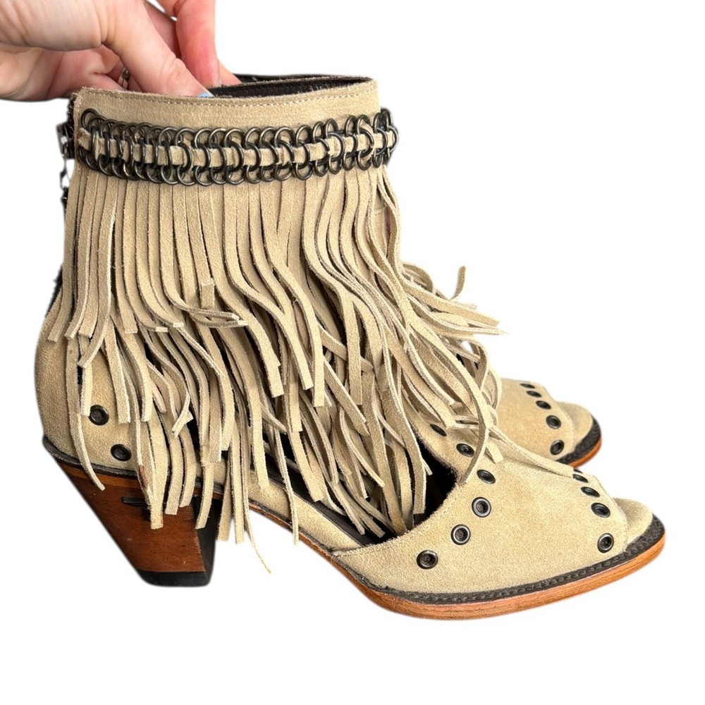 Lane Beige Suede Fringe Peep Toe Booties Metal Studs Chain Embellishment 8.5 - Picture 7 of 11